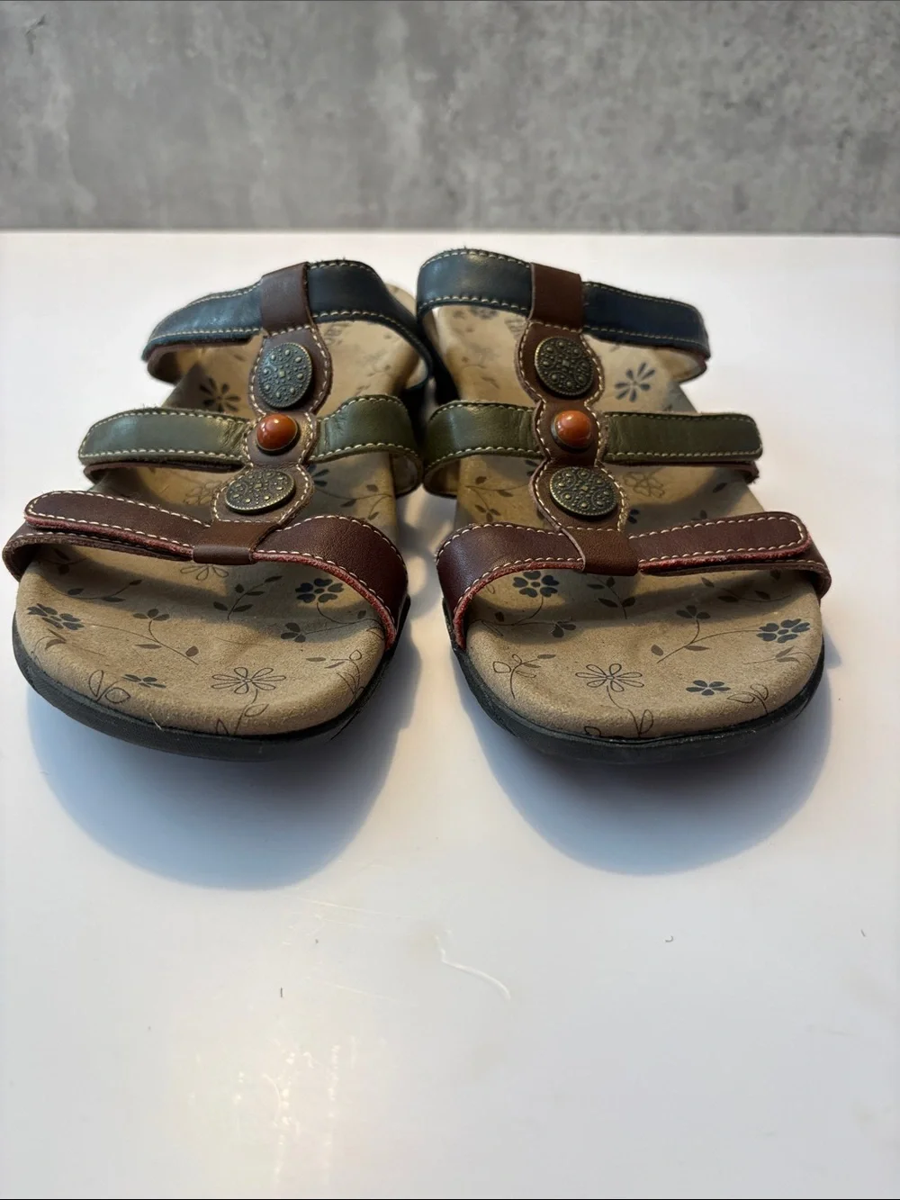 Taos NWT women’s size 9 leather sandals in brown, navy blue and olive green - Picture 5 of 9